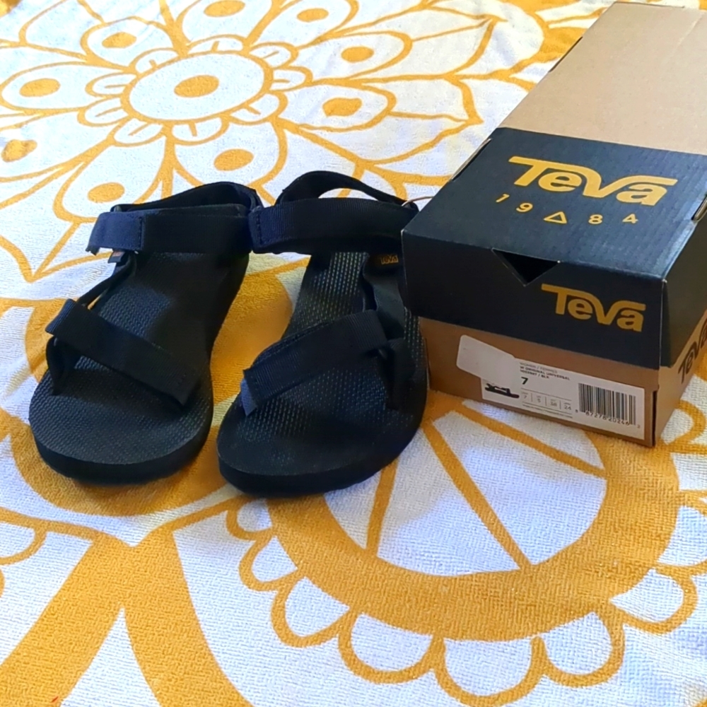 Teva Universal Originals Water Sandals, black, size 7 NWT